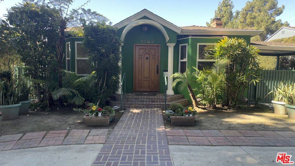 Los Angeles, CA 90025,1903 S Westgate AVE