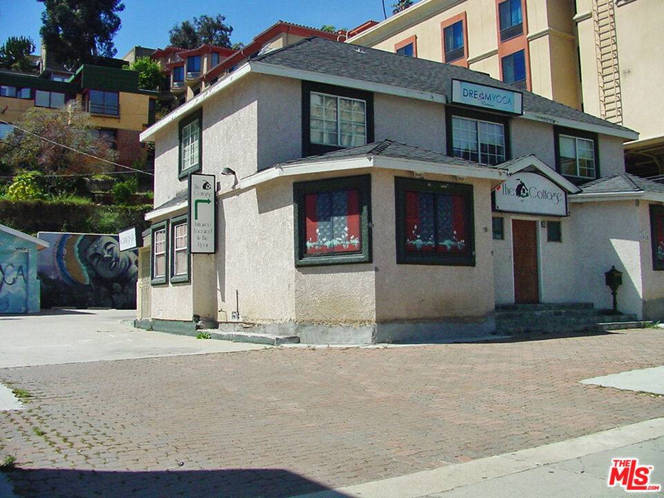 Los Angeles, CA 90068,1915 N Highland AVE