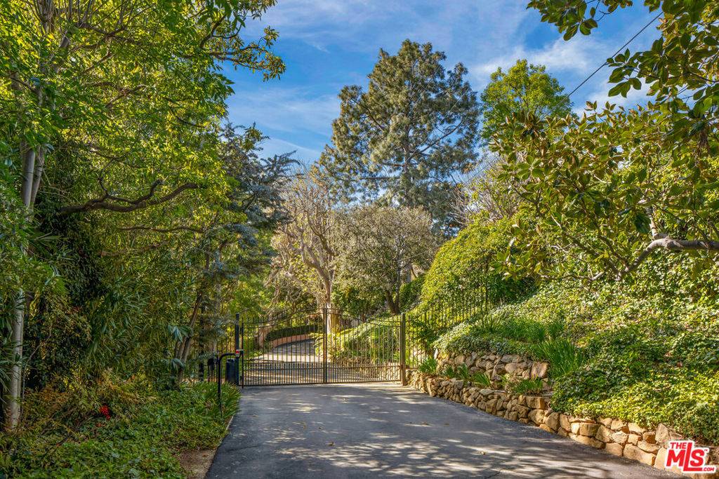 Los Angeles, CA 90049,1715 Westridge RD