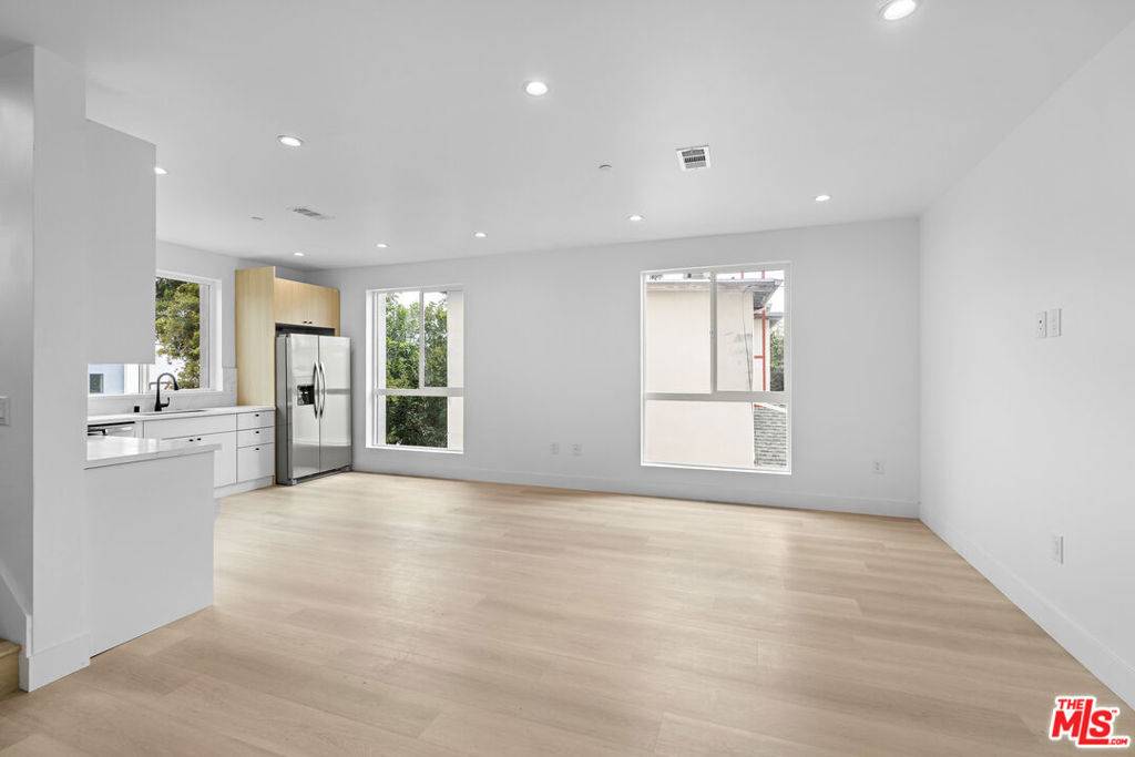 North Hollywood, CA 91602,10742 Hortense ST #3