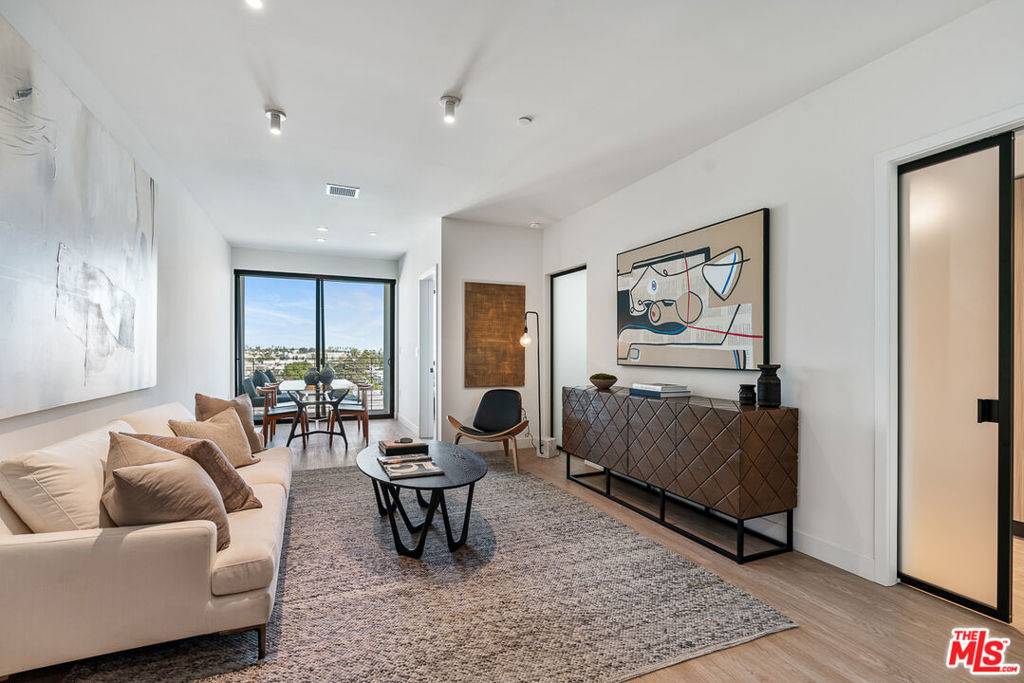 Los Angeles, CA 90034,3688 Overland AVE #314