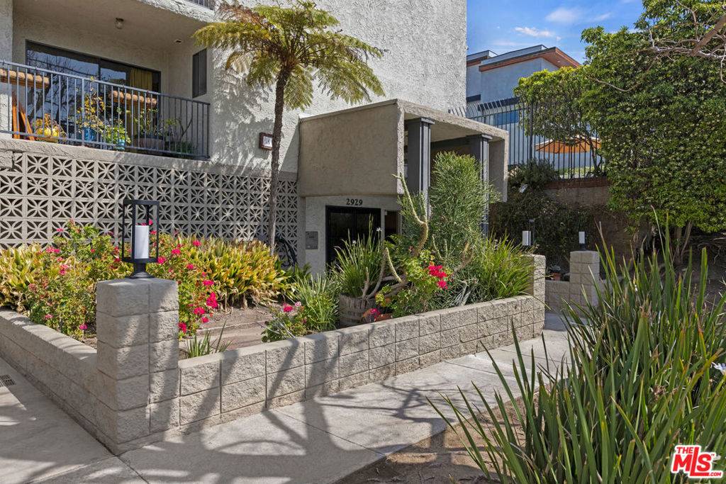 Los Angeles, CA 90039,2929 Waverly DR #115