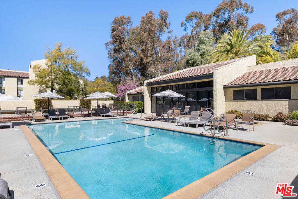 Los Angeles, CA 90042,4040 Via Marisol #120