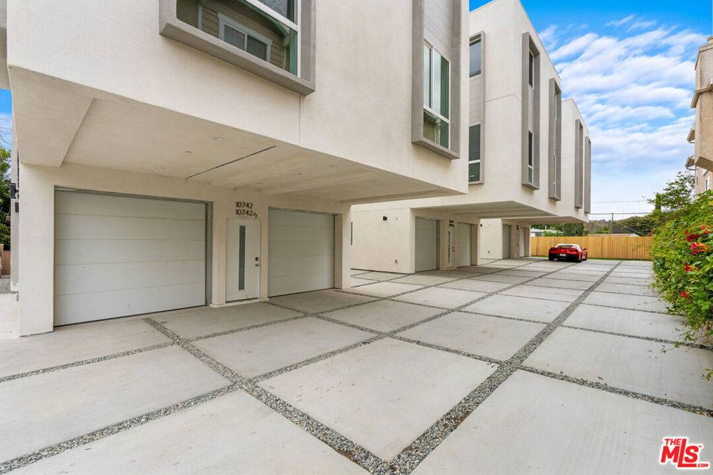 North Hollywood, CA 91602,10742 Hortense ST #6