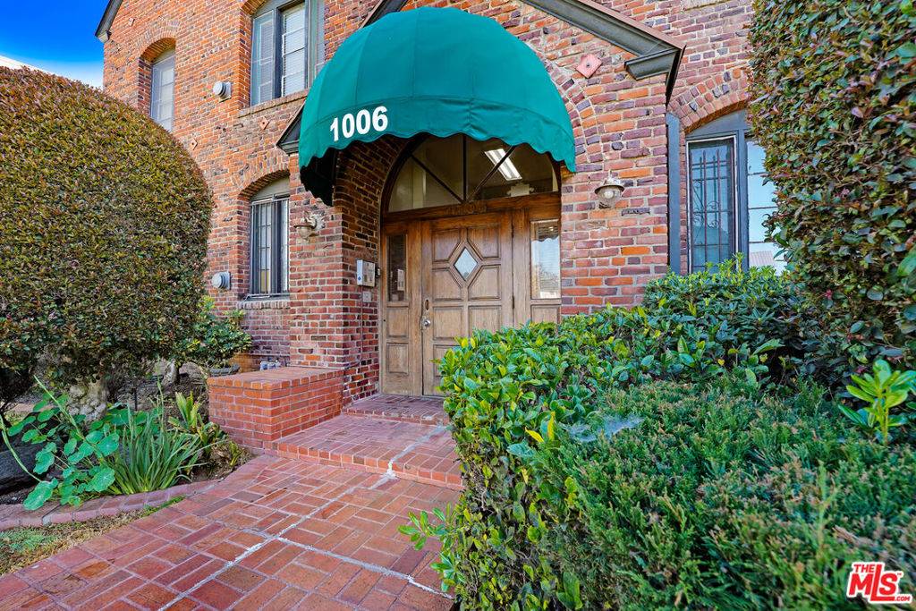 Los Angeles, CA 90019,1006 S Orange DR