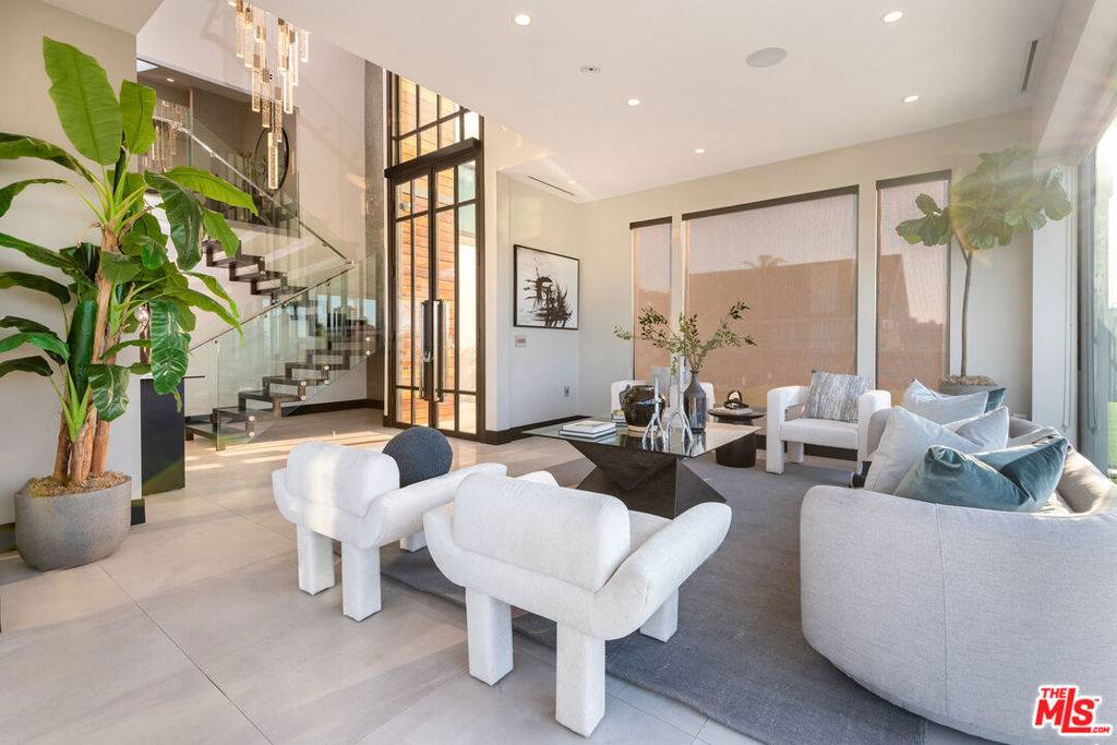 Tarzana, CA 91356,4338 Gayle DR