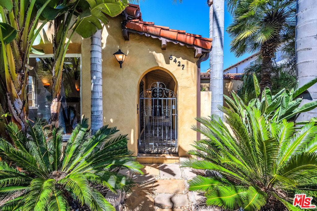 Los Angeles, CA 90048,6427 Lindenhurst AVE