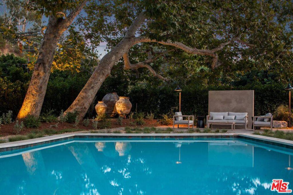 Beverly Hills, CA 90210,1300 Shadybrook DR