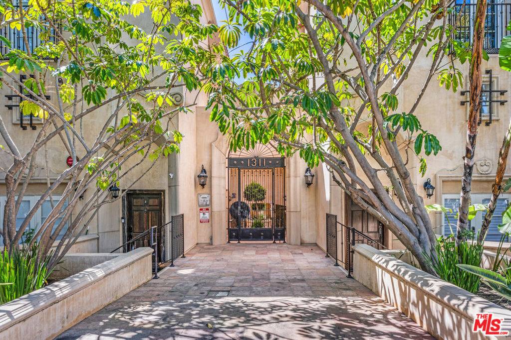 Santa Monica, CA 90404,1311 Centinela AVE #3