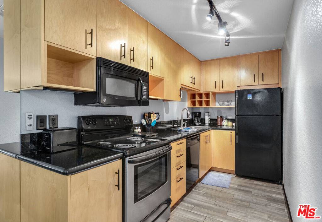 Palm Springs, CA 92262,751 N Los Felices CIR #212
