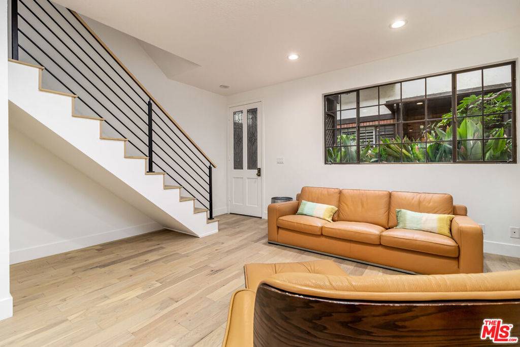 Santa Monica, CA 90402,202 San Vicente BLVD #15