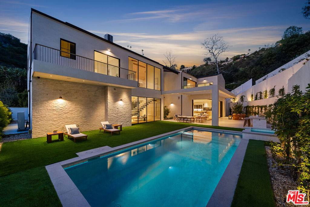 Los Angeles, CA 90077,10950 Verano RD