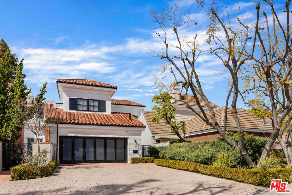 Los Angeles, CA 90049,2241 Canyonback RD