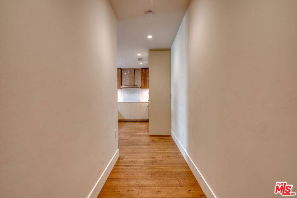 Los Angeles, CA 90048,411 S Hamel RD #306