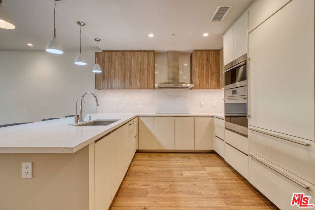 Los Angeles, CA 90048,411 S Hamel RD #306