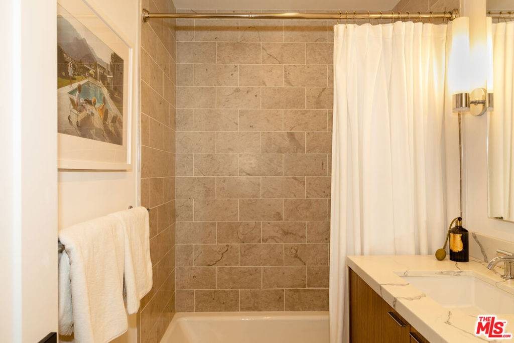 999 N Doheny DR #212 West Hollywood, CA 90069