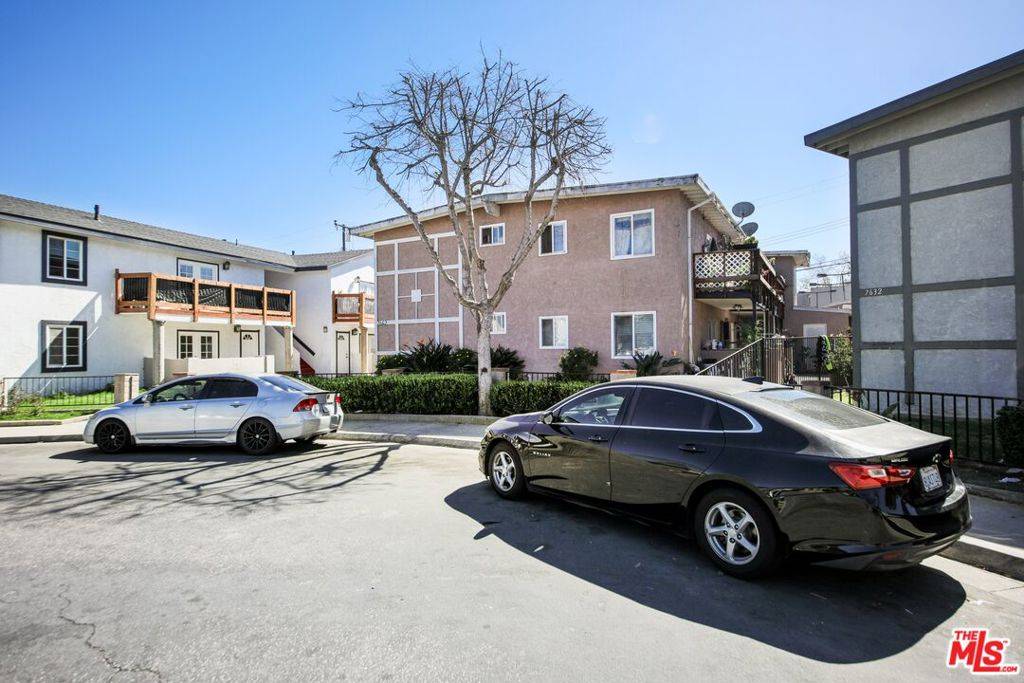 Huntington Beach, CA 92648,7642 Amberleaf CIR