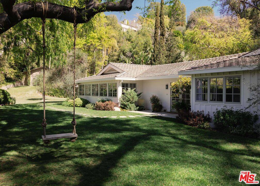 Los Angeles, CA 90077,2854 Roscomare RD