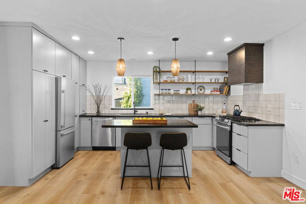 Venice, CA 90291,59 Rose AVE #3