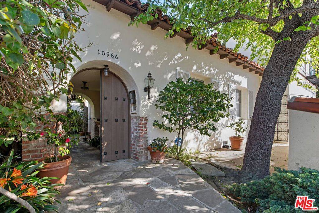 Los Angeles, CA 90024,10966 Strathmore DR #1