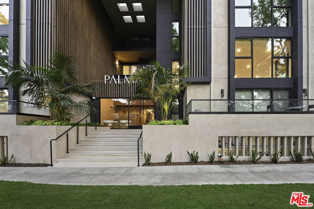 Beverly Hills, CA 90210,350 N Palm DR #203
