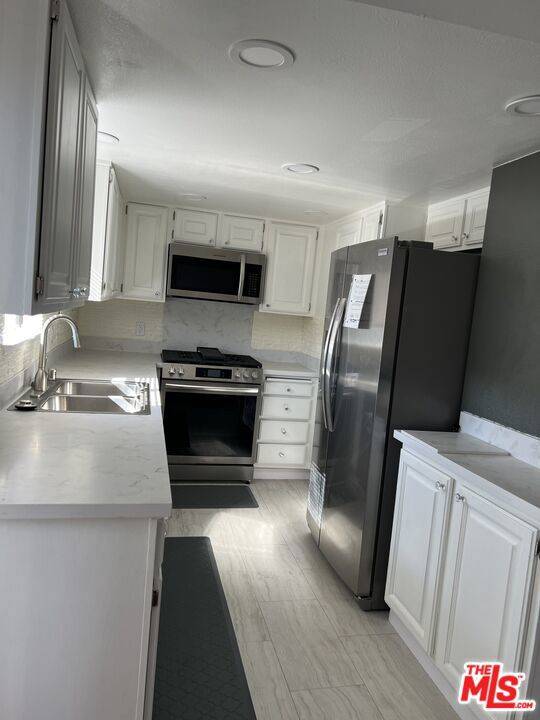 Canoga Park, CA 91304,8710 Independence AVE #301