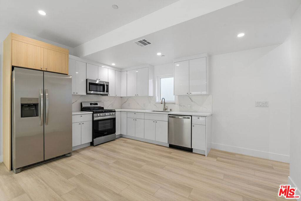 North Hollywood, CA 91606,10963 Calvert #2