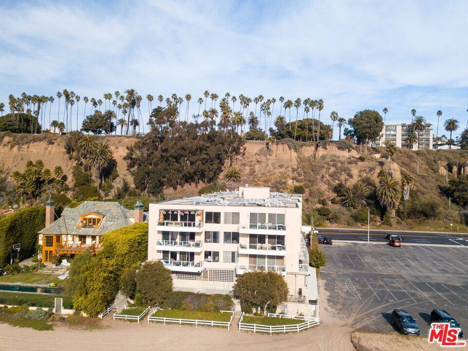 Santa Monica, CA 90402,723 Palisades Beach RD #217