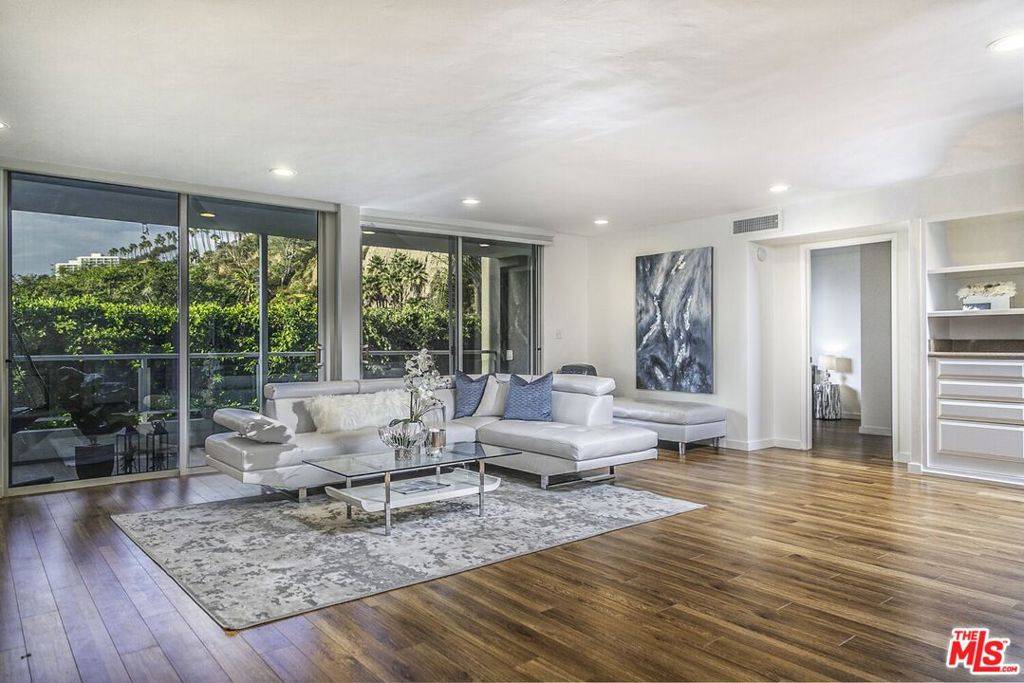 Santa Monica, CA 90402,723 Palisades Beach RD #217