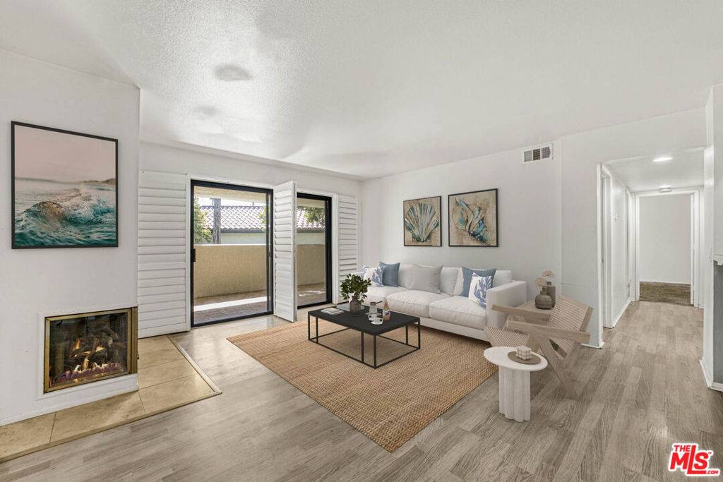 Oxnard, CA 93035,2053 Majorca DR