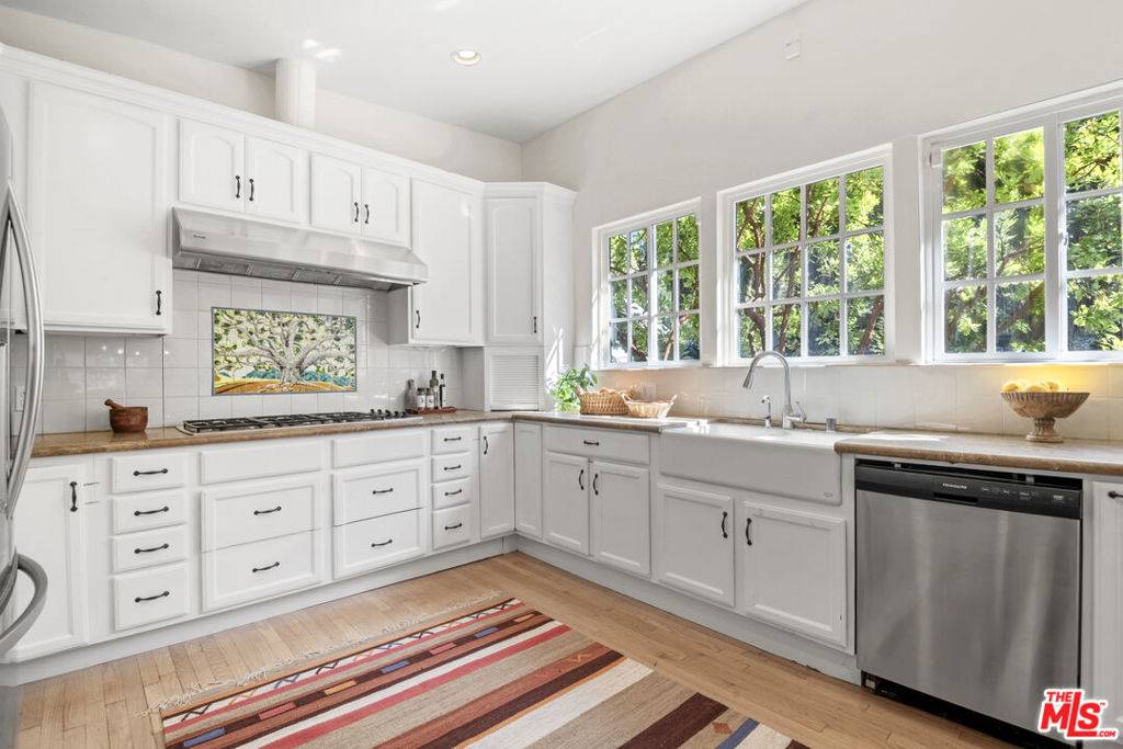 Topanga, CA 90290,1128 Canyon TRL