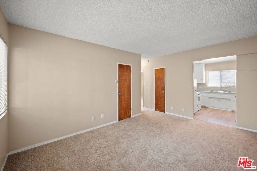 Los Angeles, CA 90006,1152 Irolo ST #2