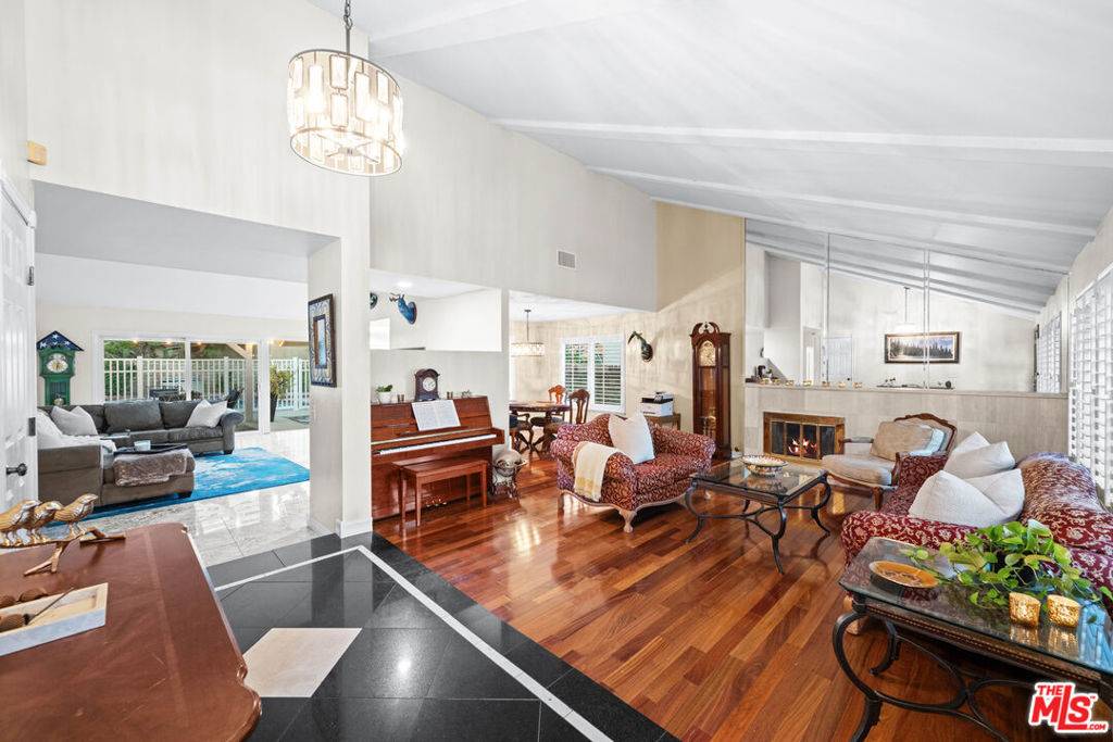 Agoura Hills, CA 91301,6230 Acadia AVE