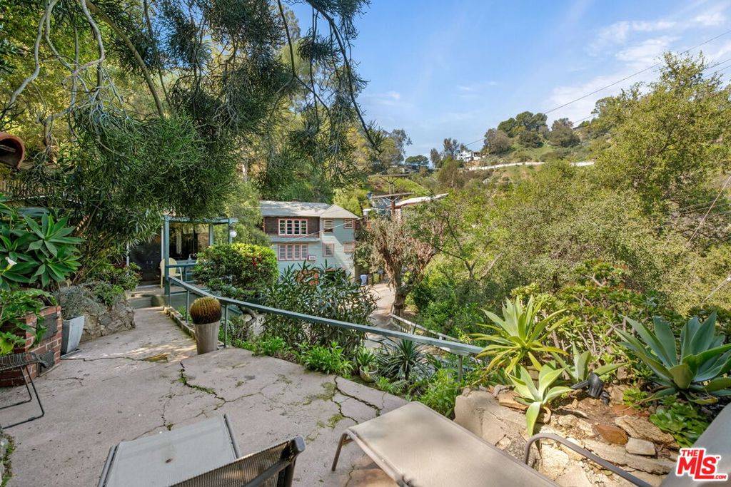 Los Angeles, CA 90046,8260 Gould AVE
