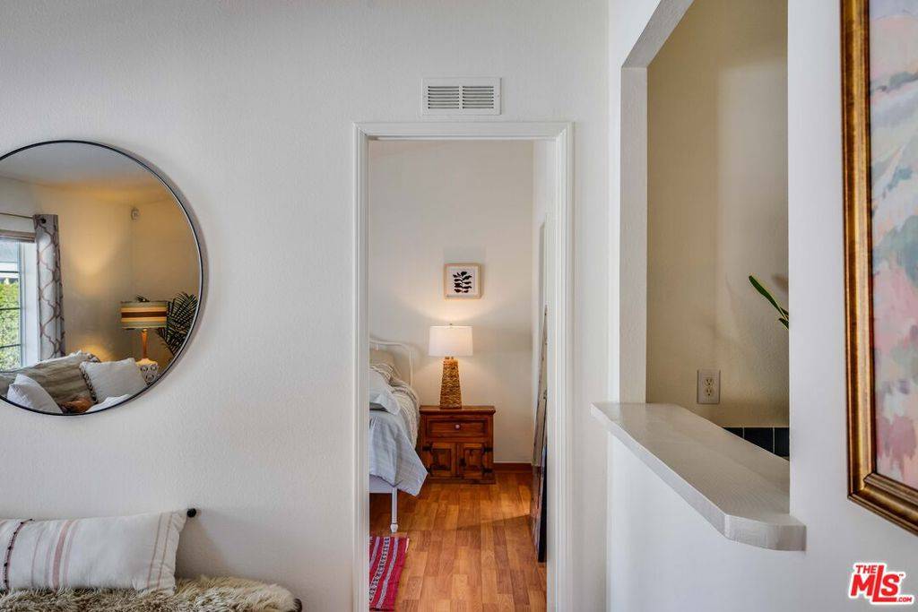 Topanga, CA 90290,1151 Comanche