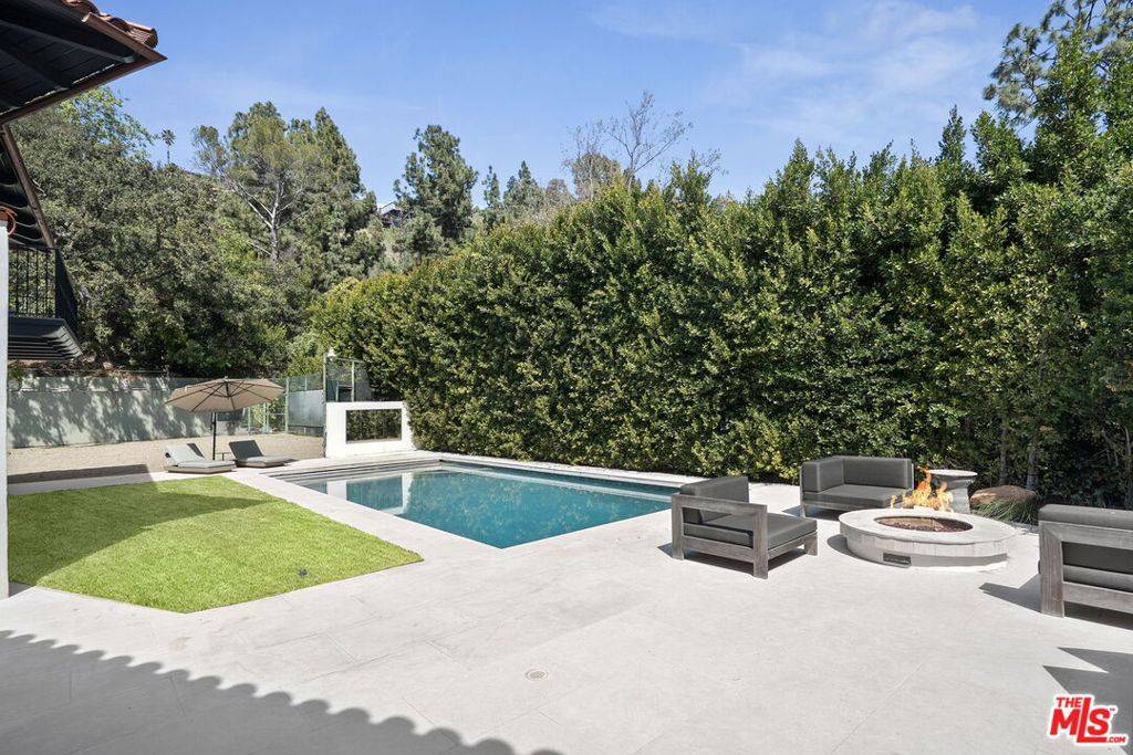 Los Angeles, CA 90046,7651 Willow Glen RD