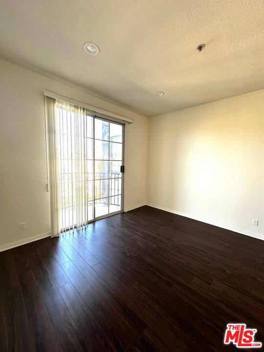 Los Angeles, CA 90048,8888 W 3rd ST