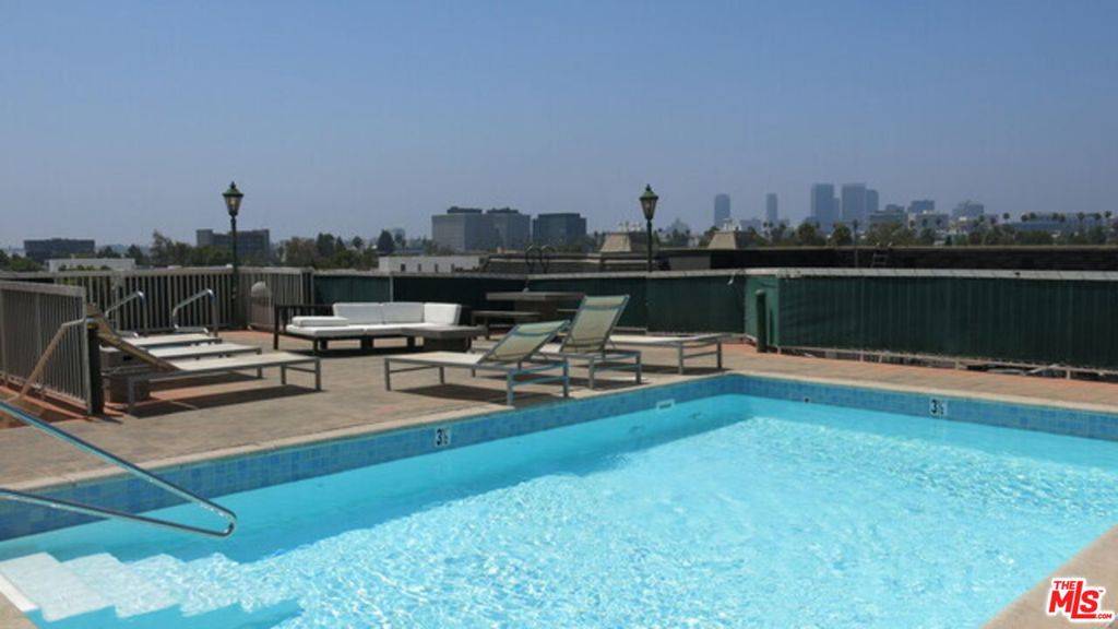 West Hollywood, CA 90048,8811 Burton WAY #202