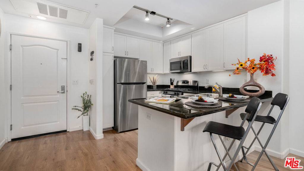 Marina Del Rey, CA 90292,4060 Glencoe AVE #202