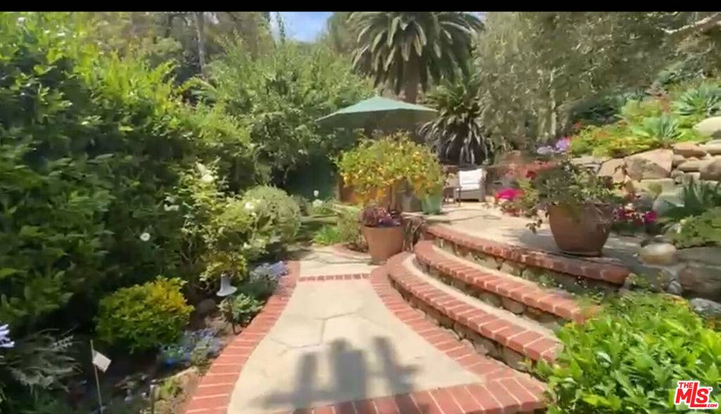 Pacific Palisades, CA 90272,747 Jacon WAY