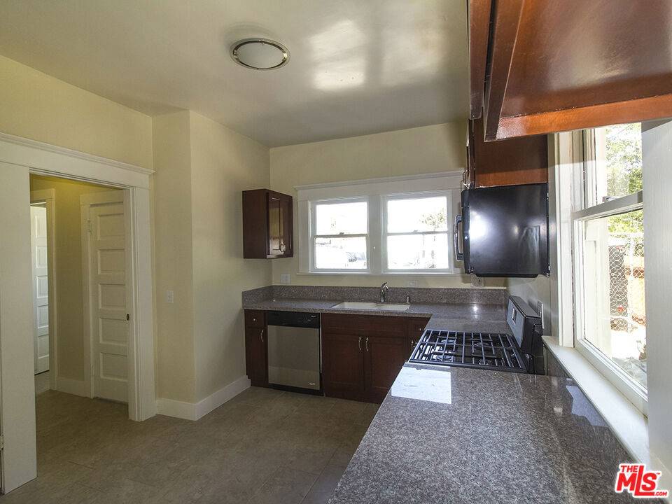 Los Angeles, CA 90019,1737 5th AVE