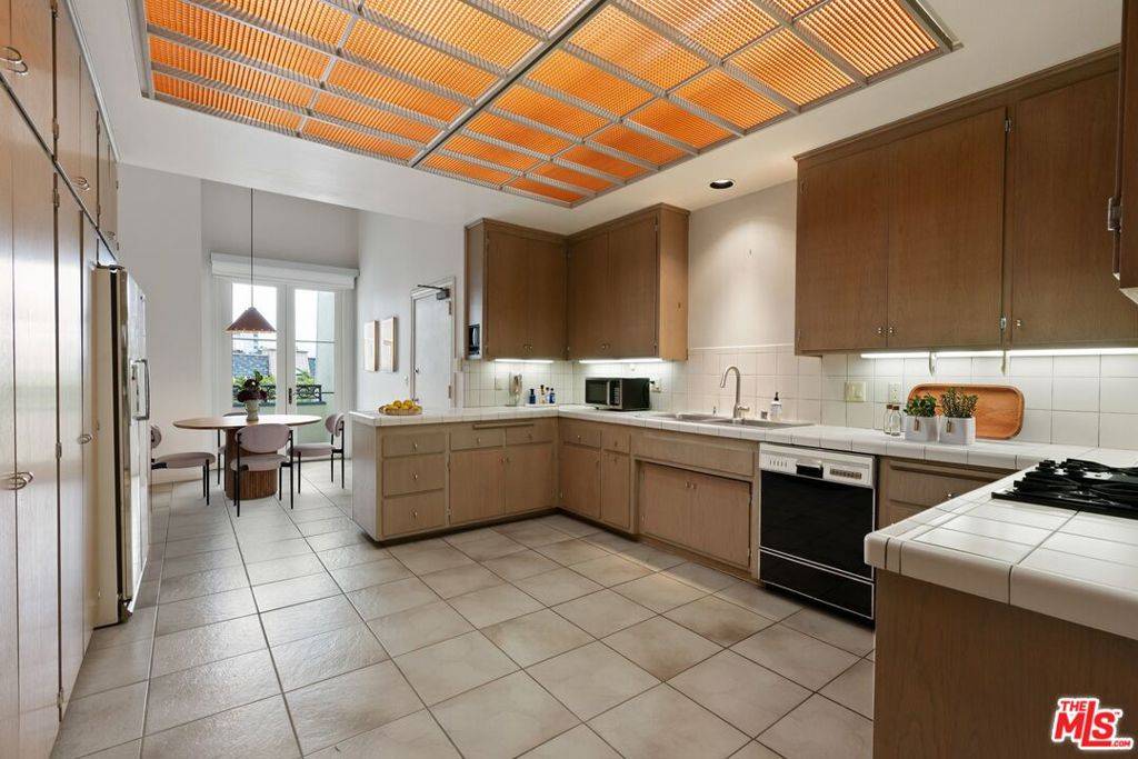 Los Angeles, CA 90067,10106 Empyrean WAY #303