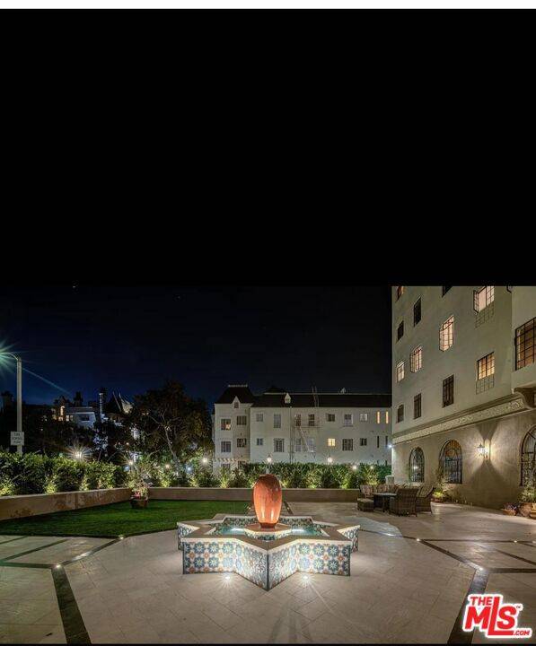 Los Angeles, CA 90004,569 N Rossmore AVE #206