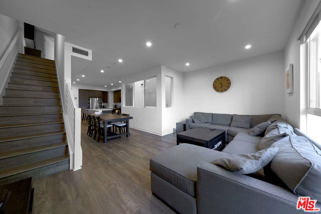 Van Nuys, CA 91405,14111 W Monroe PL