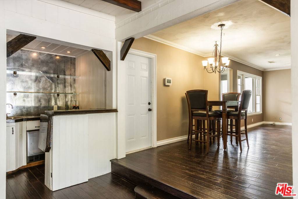 Thousand Oaks, CA 91362,2465 Chiquita LN