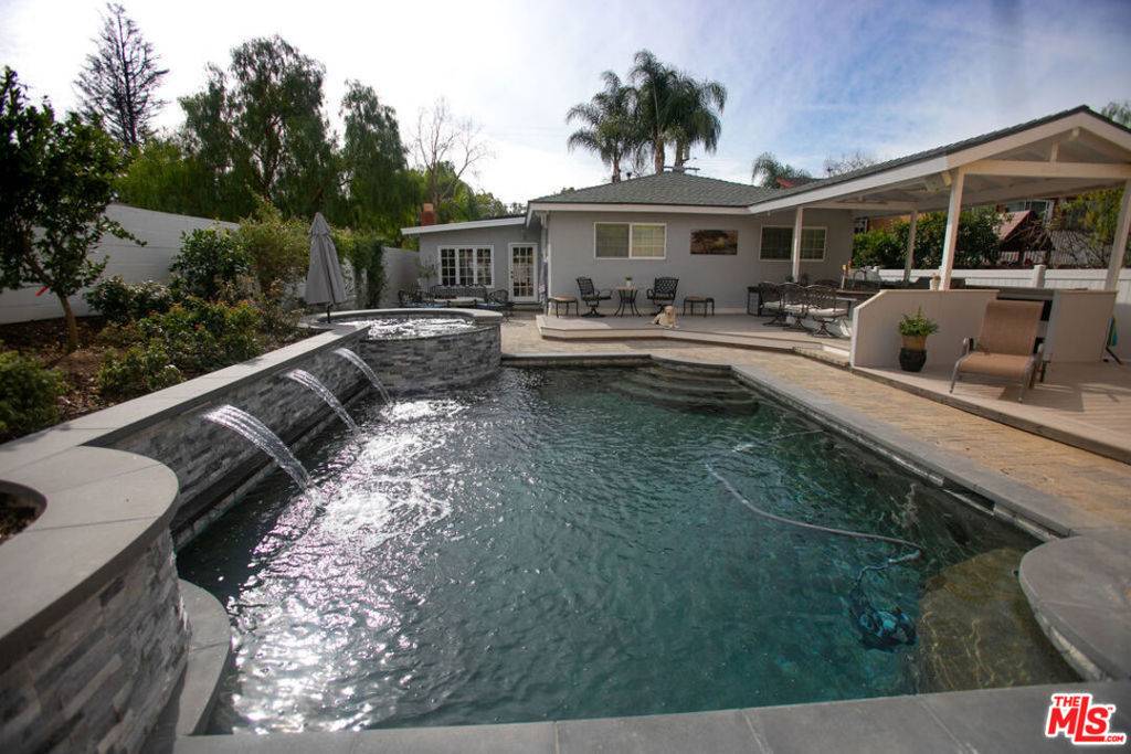 Thousand Oaks, CA 91362,2465 Chiquita LN