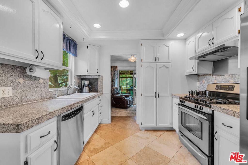 Agua Dulce, CA 91390,10415 Bedworth RD