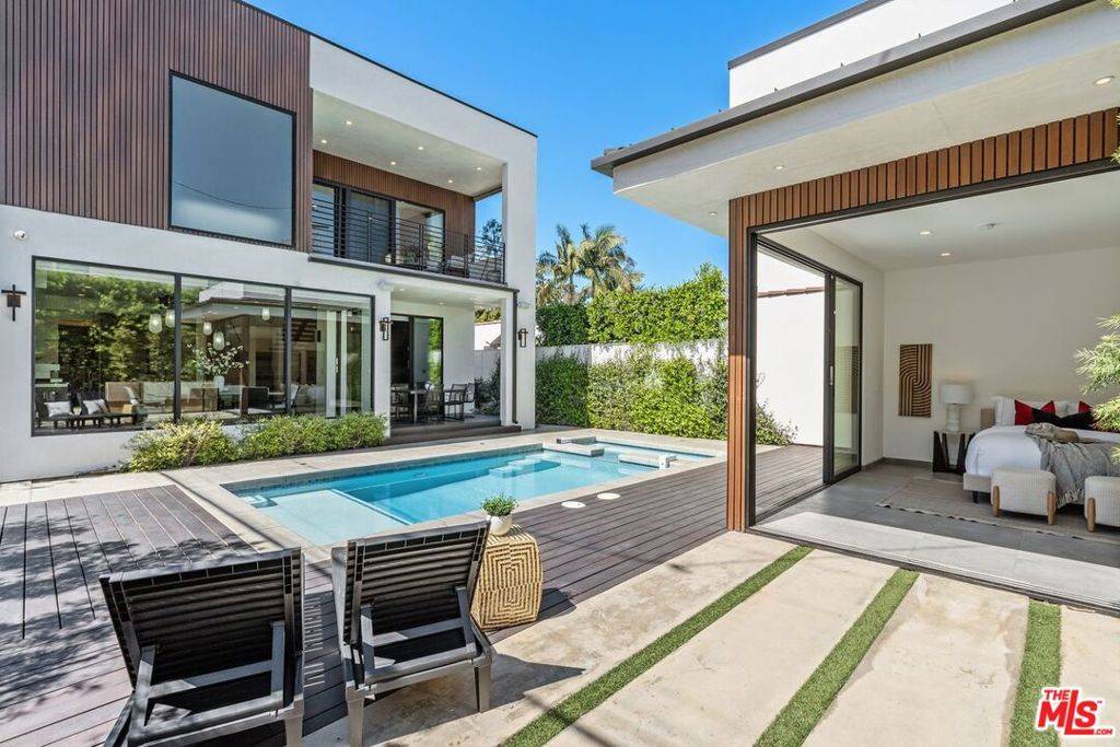 Los Angeles, CA 90046,714 N La Jolla AVE