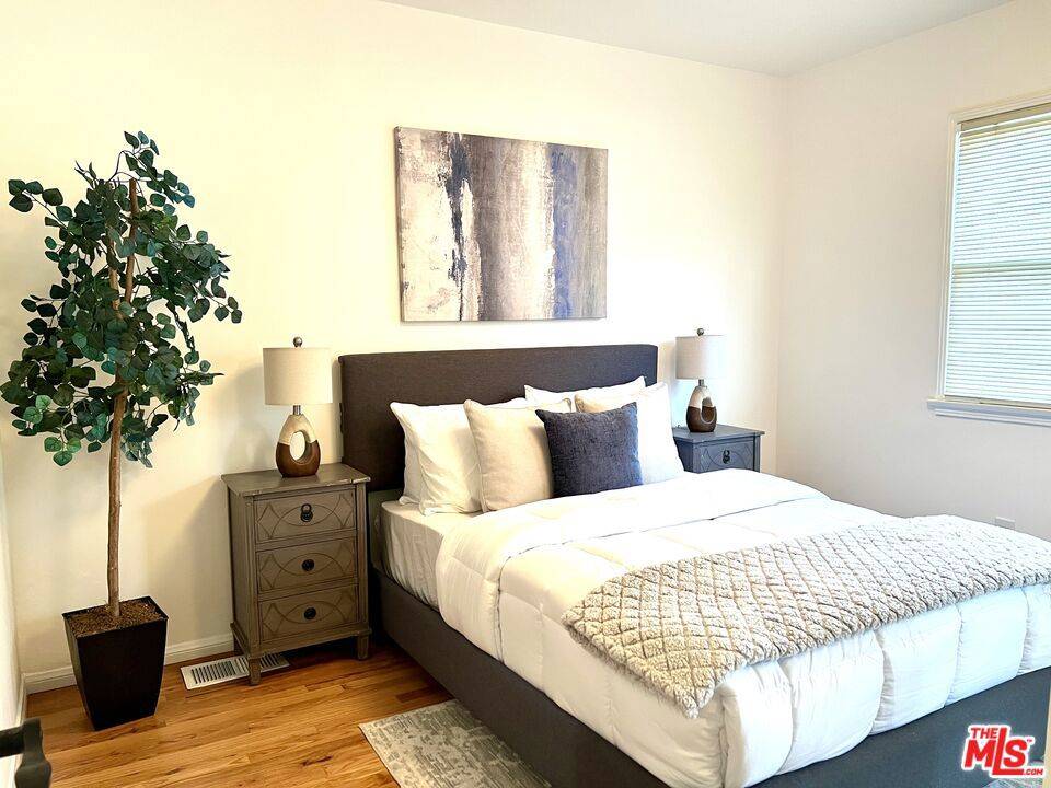 Sherman Oaks, CA 91403,15218 Dickens ST #7