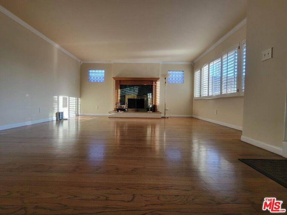 Sunland, CA 91040,10706 Rhodesia AVE